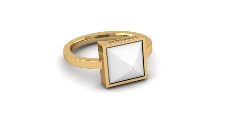White Agate Pyramid Solitaire 18 Karat Yellow Gold Ring