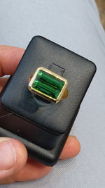 7.94 ct Green Tourmaline in 18k Yellow gold ring setting