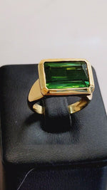 7.94 ct Green Tourmaline in 18k Yellow gold ring setting