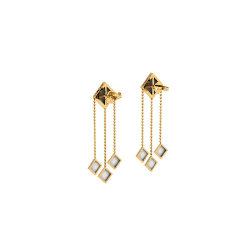 From FERRUCCI's collection Pyramid, a three white agate Pyramid ring in 18k yellow gold made in New York.  Size 6 adjustable upon request  Agate's most noticeable properties overall are balancing yin/yang energy, courage, protection, healing, and calming. - FERRUCCI & CO. Jewelry