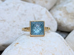 Blue Topaz Pyramid 18k yellow gold ring